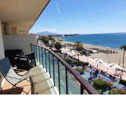 4 bedrooms appartement at Estepona 10 m away from the beach with sea view furnished balcony and wifi