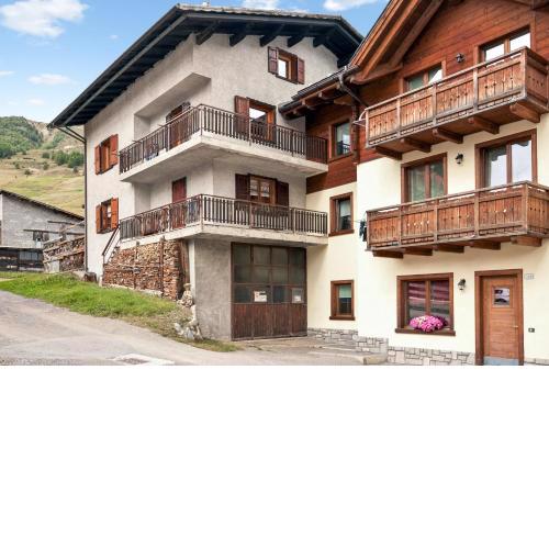 4 bedrooms appartement at Livigno 50 m away from the slopes with balcony and wifi