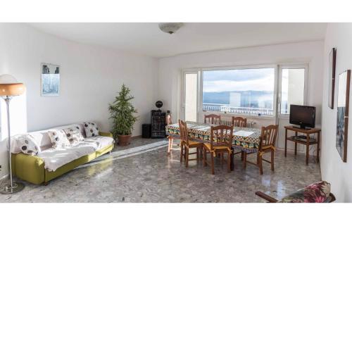 4 bedrooms appartement with enclosed garden and wifi at Recanati 8 km away from the beach
