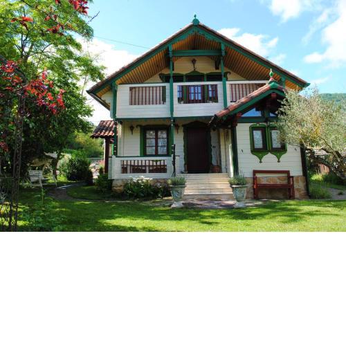 4 bedrooms chalet with enclosed garden and wifi at Sabando