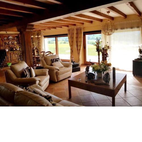 4 bedrooms house with jacuzzi and terrace at Zugarramurdi