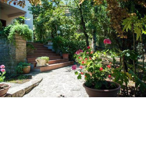 4 bedrooms house with lake view enclosed garden and wifi at Amelia