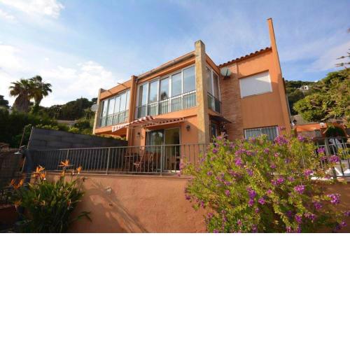 4 bedrooms house with sea view enclosed garden and wifi at Lloret de Mar 1 km away from the beach