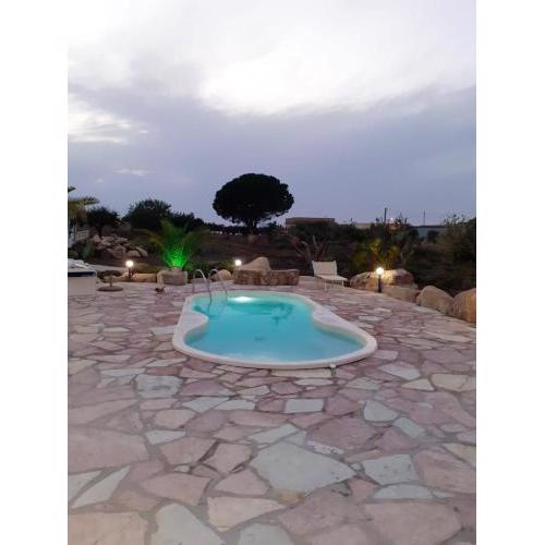 4 bedrooms villa with private pool jacuzzi and enclosed garden at Buseto Palizzolo 6 km away from the beach