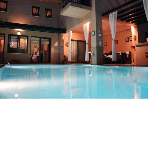 4-seasons pool villa near Meteora