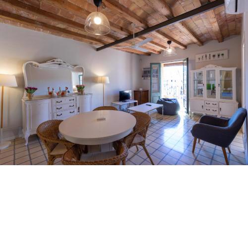 41CB193- Charming rustic apartment