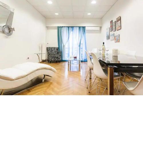 4BDR Amazing Spacious full Apt in Plaka (and Netflix)