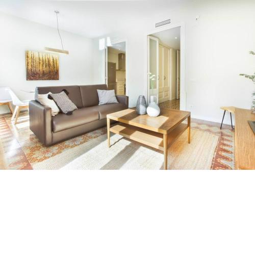 4bedroom apartment with a balcony in Las Ramblas 3 2