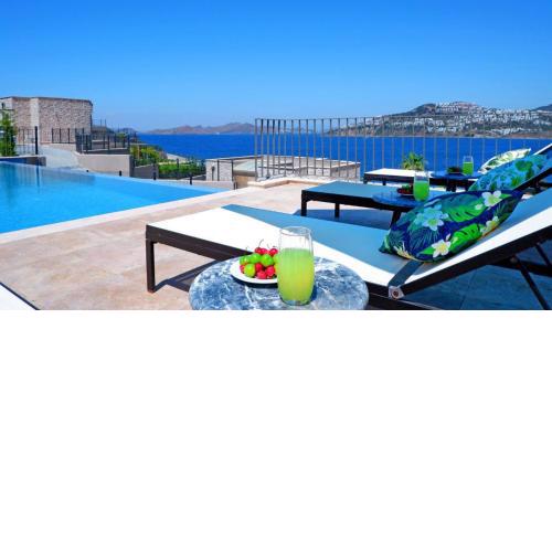 5 Bedroom Luxury Villa with Private Pool and Private Beach in Bodrum-Gumusluk 2