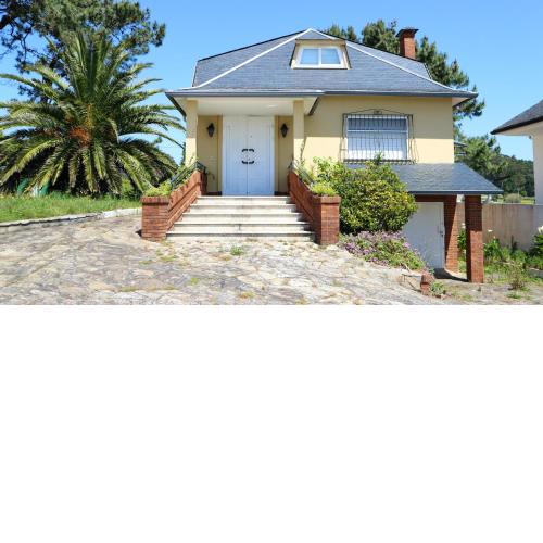 5 bedrooms house at Boiro 130 m away from the beach with sea view and enclosed garden
