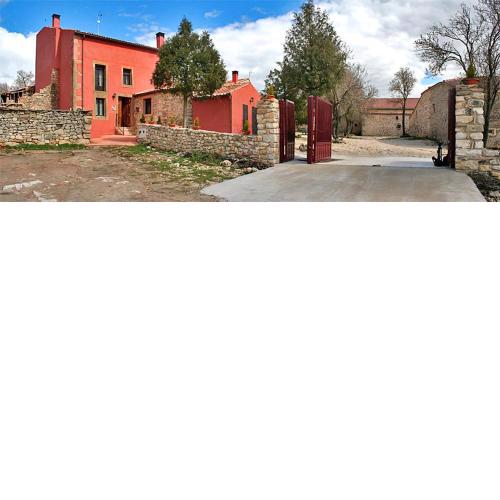 5 bedrooms house with enclosed garden and wifi at Aldehuela