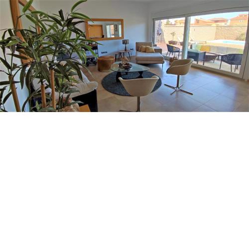 5 bedrooms PRIVATE HOUSE 300M FROM BEACH