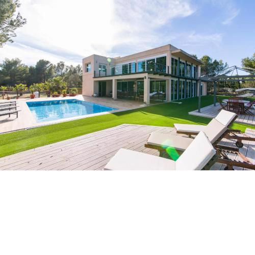 5 bedrooms villa with private pool jacuzzi and enclosed garden at Sant Josep de sa Talaia