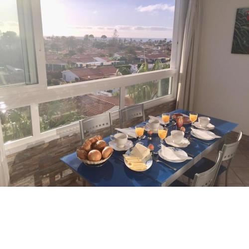 5 min walk from Yumbo! 417