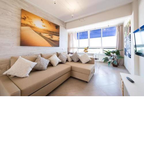 5 min walk from Yumbo! 517
