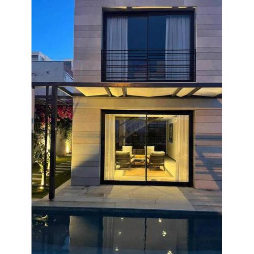 5 Sleeps, Private Pool Villa in Central Location - Awz237
