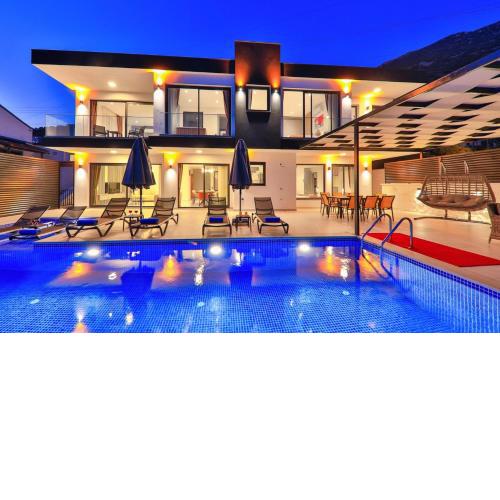 5 Star Villa with 4 Bedrooms Antalya Villa 1052