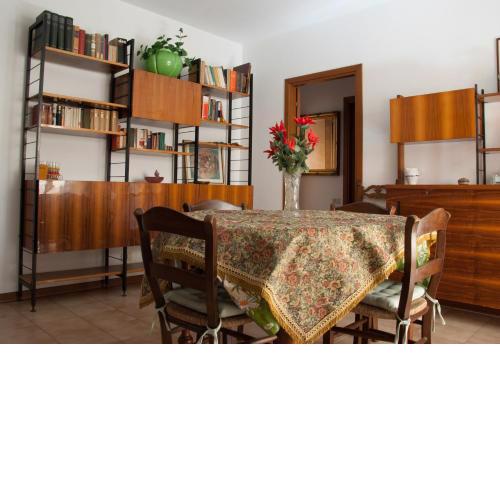 50's Style Apartment