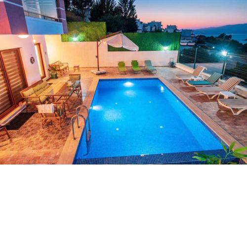 5+1 Özel Havuzlu ve Deniz Manzaralı Villa