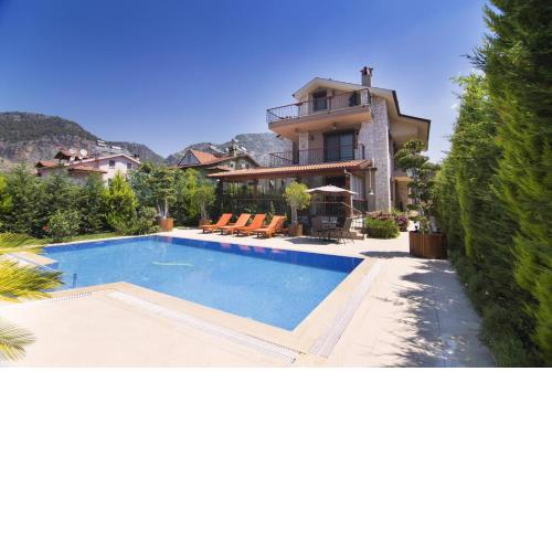 5BR, Central Villa with Private Pool