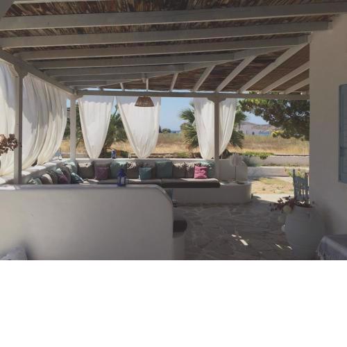 6 bedrooms house at Ios 100 m away from the beach with sea view enclosed garden and wifi
