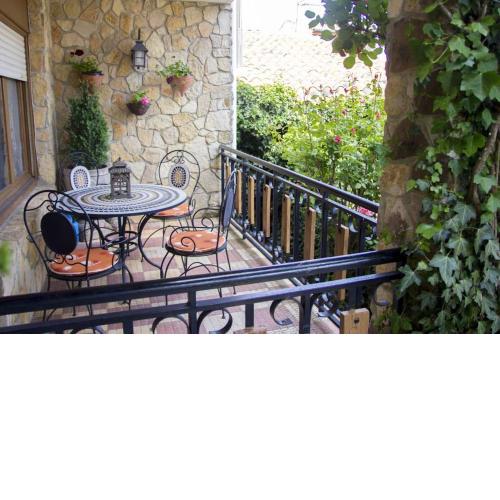 6 bedrooms house with enclosed garden and wifi at Abejar