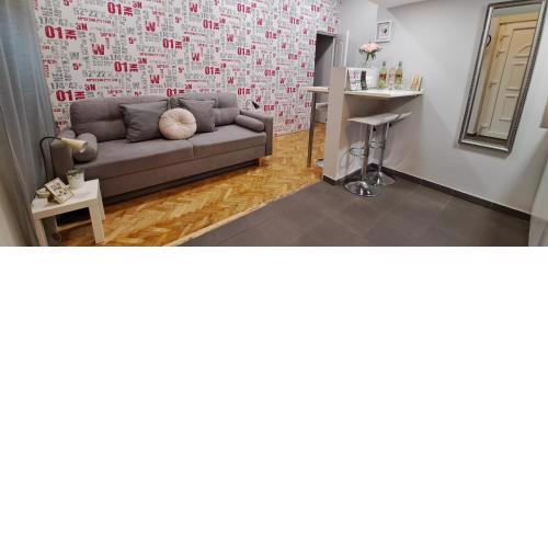 6-Pack Apartment in the Party District