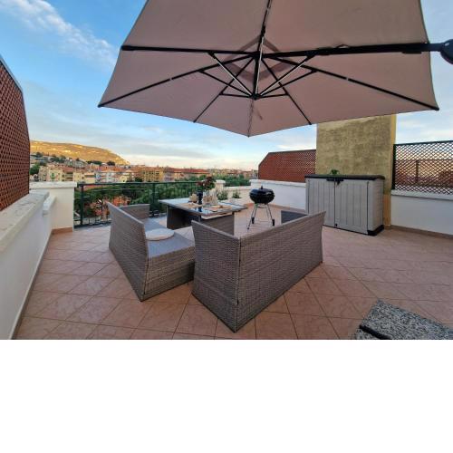 650 metri dal Mare - WiFi - Terrazzo - Piscina - A/C