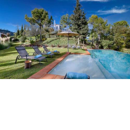 7 bedrooms villa with private pool jacuzzi and enclosed garden at Benahavis 7 km away from the beach