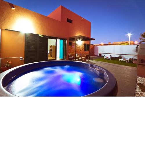 7 Island Surf House