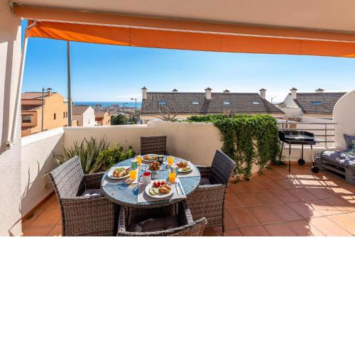 797 Holiday Rentals - Apartamento para 5 con hermosa terraza y vistas