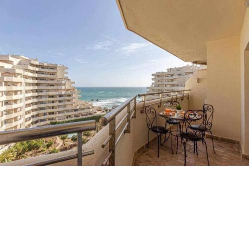797 Holiday Rentals - Piso en Benalbeach con vista al mar y piscinas