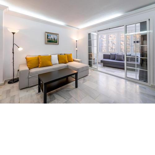 797 Holiday Rentals - Piso para 4 en la Carihuela con piscina