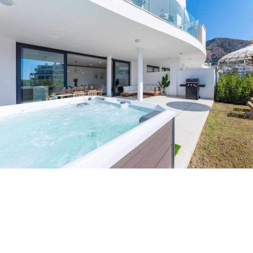 797 Holiday Rentals- Lujoso apartamento para 6 con jacuzzi en Higueron