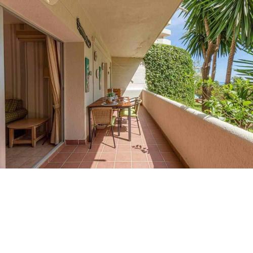 797 Holiday Rentals- Precioso piso con vistas al jardin en Benalbeach