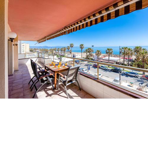 797 Real Estate - Amplio piso con terraza en primera línea de playa