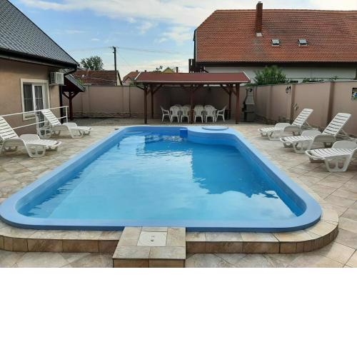 8 féröhelyes apartman