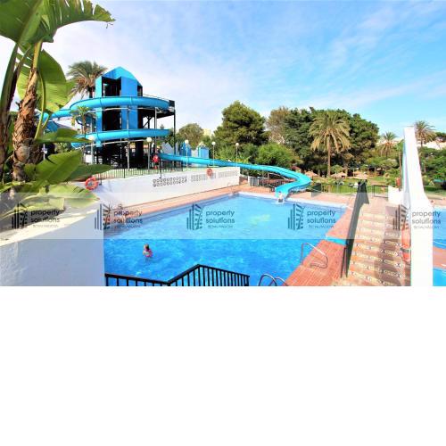 812 BENALBEACH. 1ºLinea de Playa. Vistas a la piscina y la montaña.