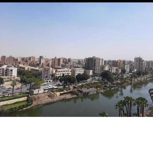 شقه ذو اطلالةنيلية ساحرة
