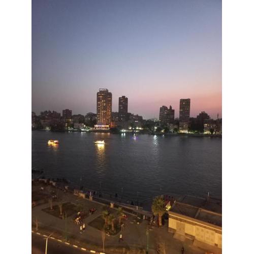 شقه فندقيه بجوار فندق فيرمونت نايل سيتي