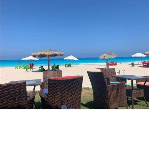 شاليه ارضى بحديقه بقريه ديمورا بالساحل الشمالي كيلو ٧٥