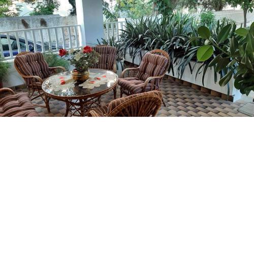 Εξοχικό σπίτι με: κήπο και χώρο στάθμευσης.