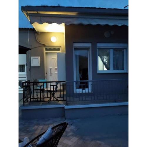 Οικία με αυλή και πάρκινγκ, μέσα στο κάστρο της πόλης