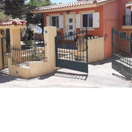 Ολόκληρο, αυτόνομο σπίτι με αυλή στη Μονεμβασιά