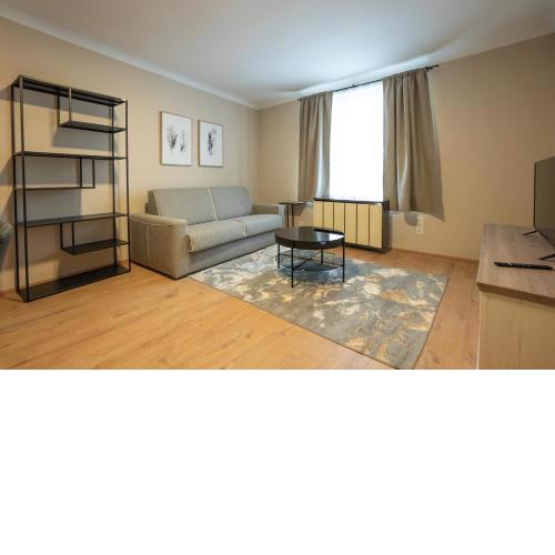A 2-bedroom apartment with a king-size bed and a balcony is located just a 15-minute walk from Stephansplatz.