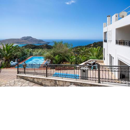 A 5bedroom villa with pool & amazing seaview!