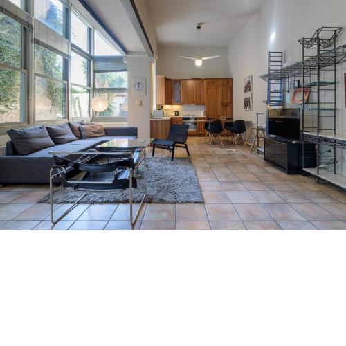 A beautiful 2 bdr house in the heart of Plaka