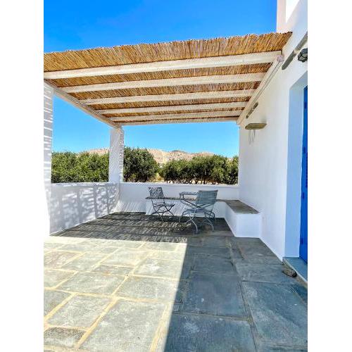 A Cycladic-architecture Beach House in Koumbara