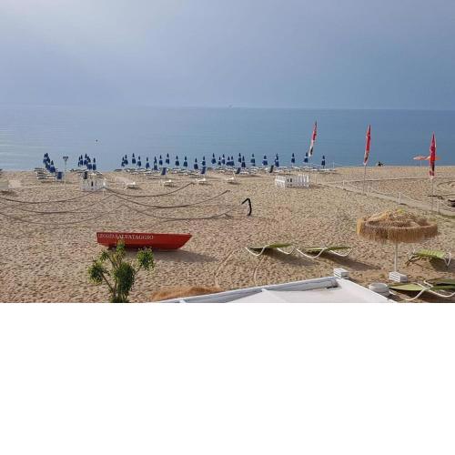 A due passi da una spiaggia meravigliosa