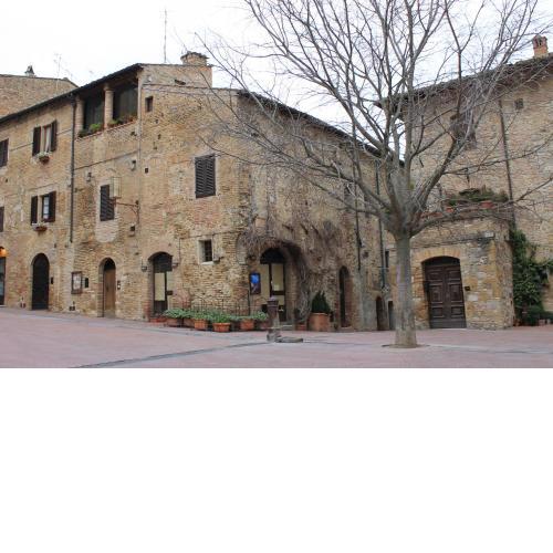 A La Casa Dei Potenti